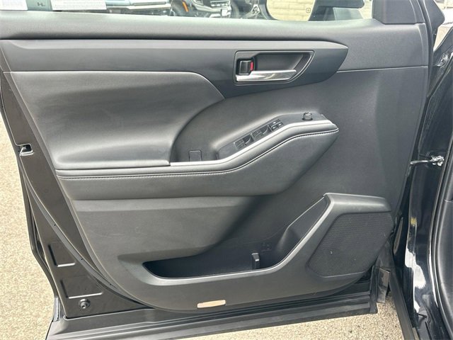 Used 2022 Toyota Highlander XLE image 21