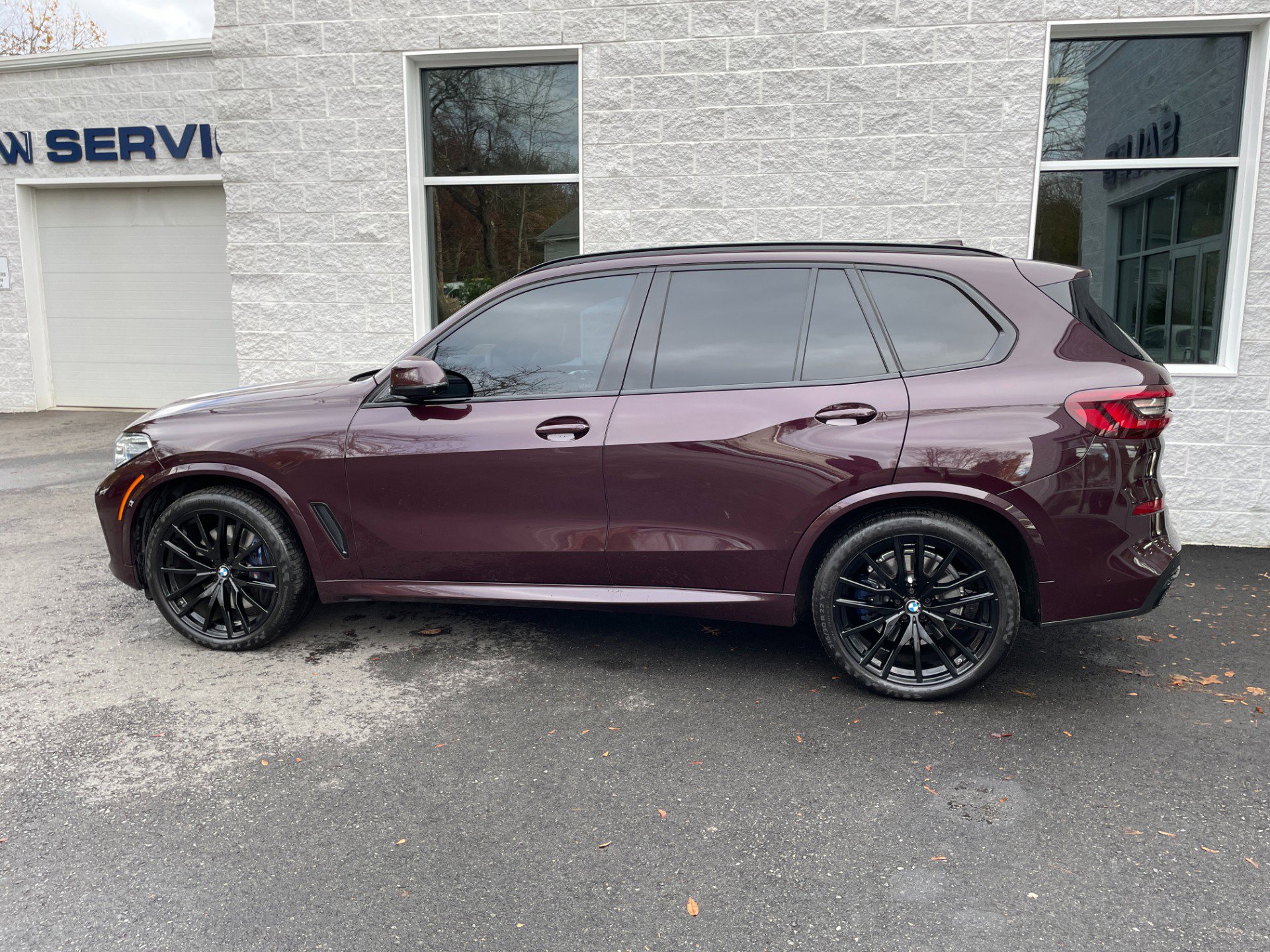 Used 2021 BMW X5 M50i w/ Executive Package image 5