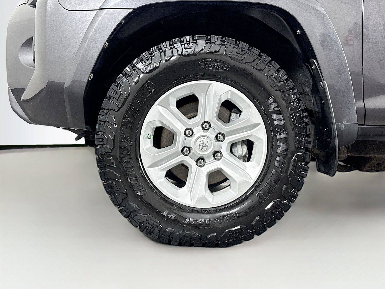 Used 2017 Toyota 4Runner SR5 AWD/4WD image 41