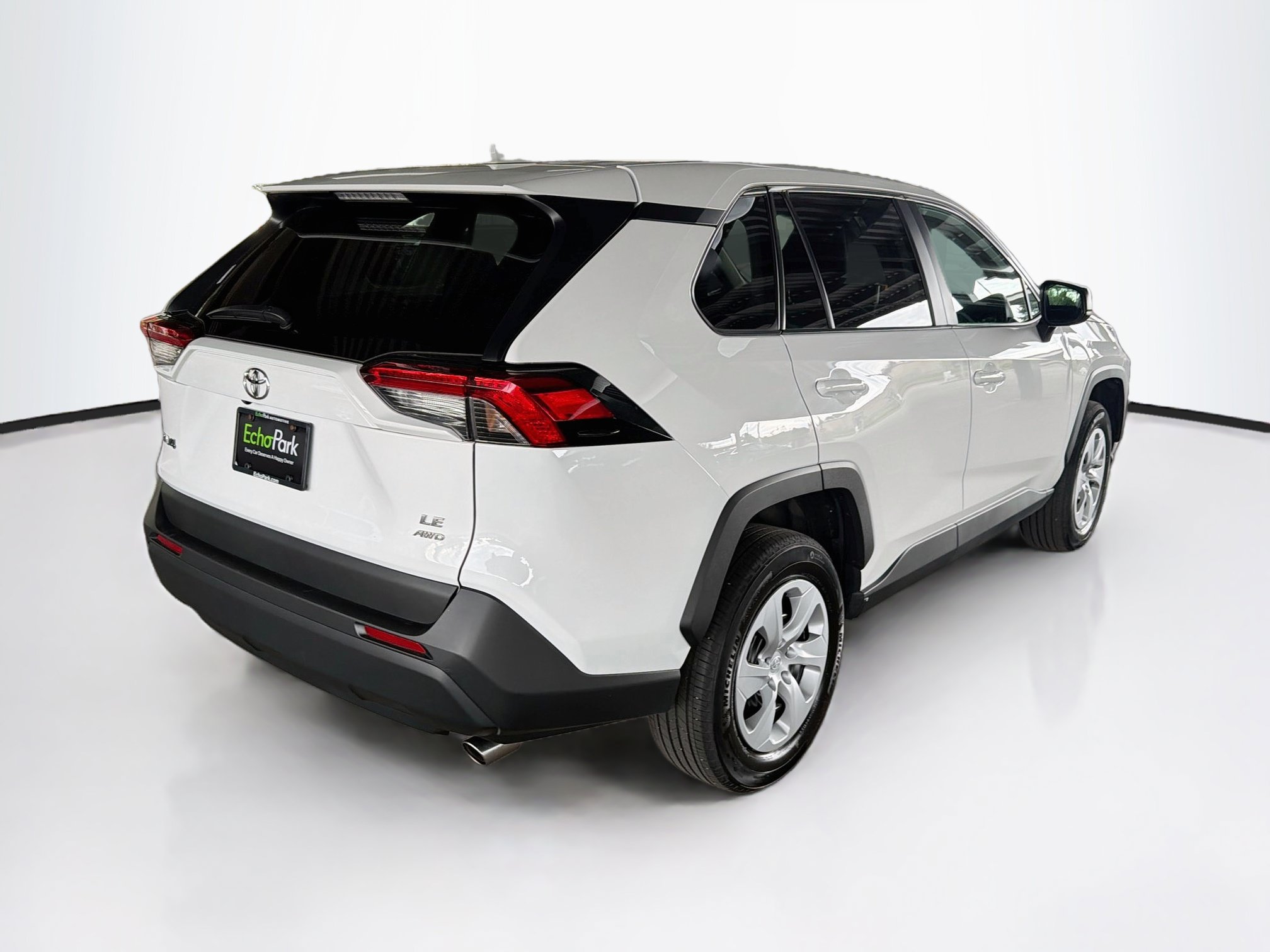 Used 2025 Toyota RAV4 LE AWD/4WD image 9