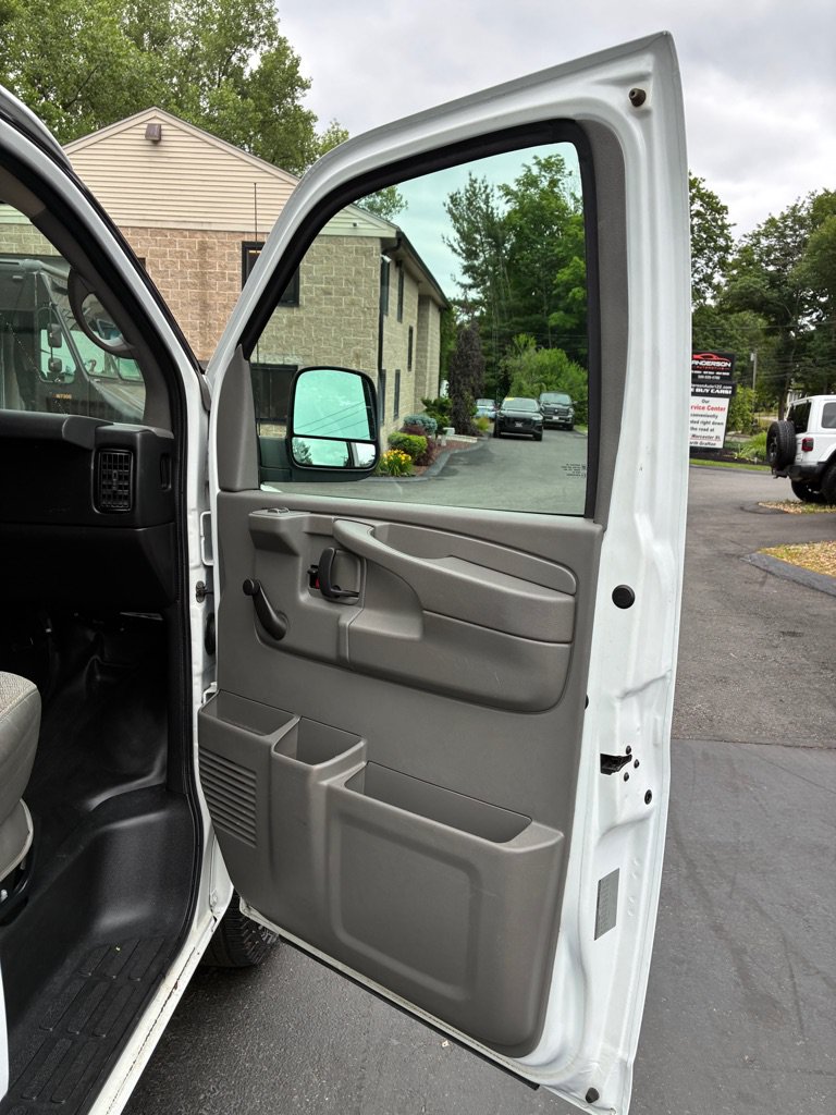 Used 2012 GMC Savana 1500 AWD image 37