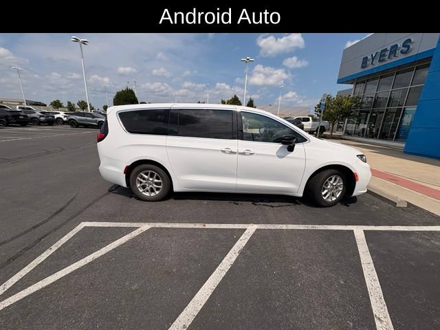 Used 2025 Chrysler Pacifica Select FWD image 8
