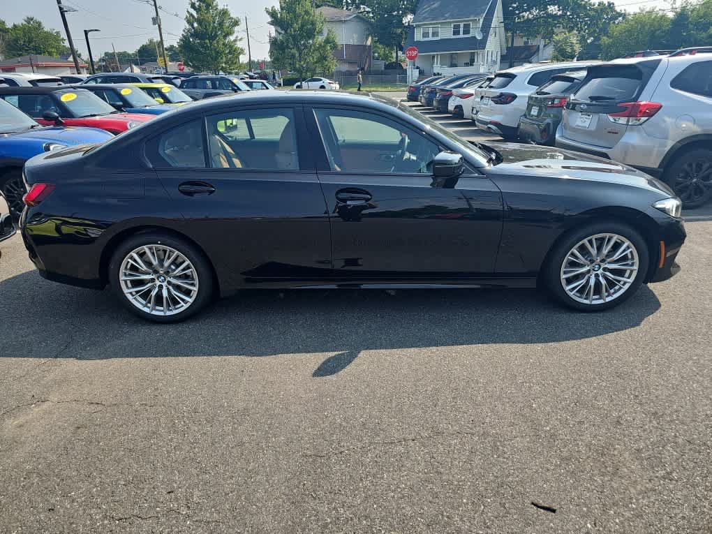Used 2023 BMW 330i xDrive Sedan w/ Driving Assistance Package AWD/4WD image 3