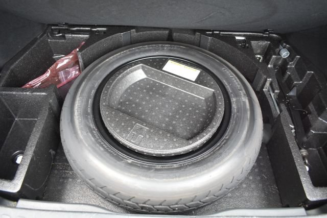 Used 2019 Toyota C-HR XLE FWD image 33