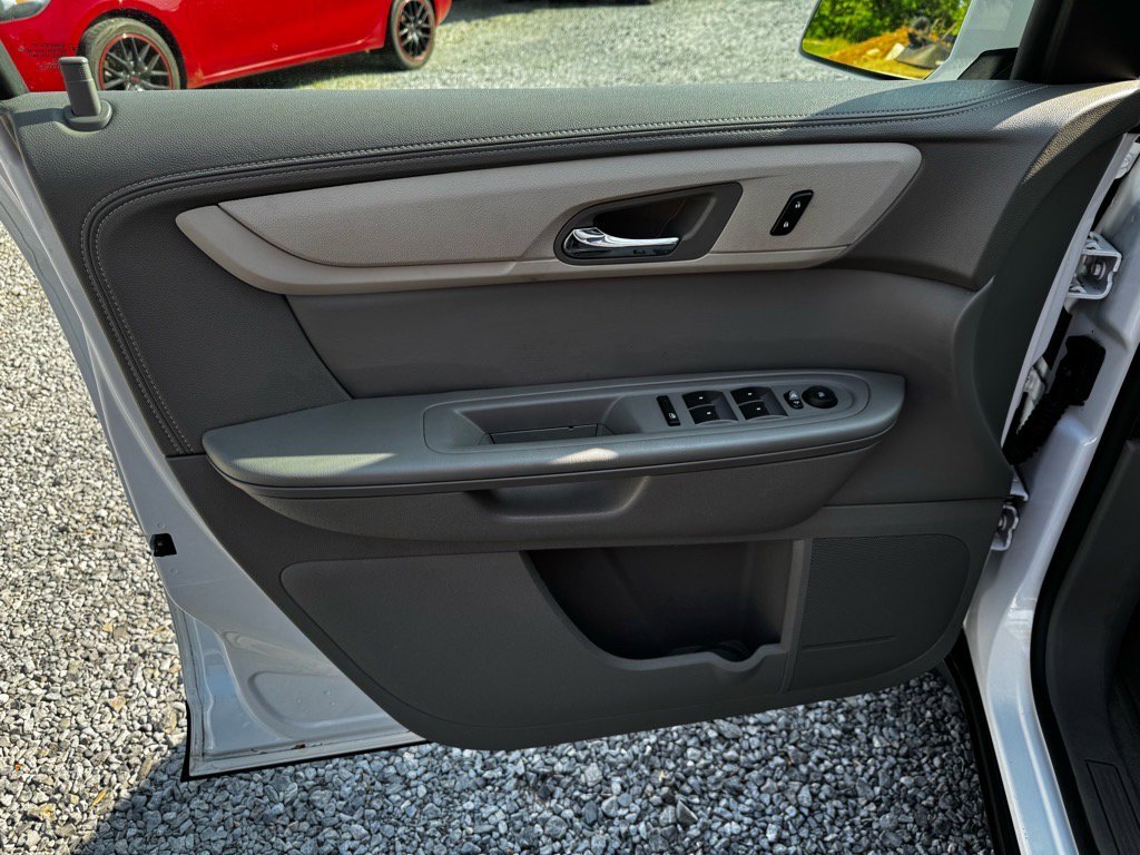 Used 2016 Chevrolet Traverse LT w/ Style and Technology Package image 18