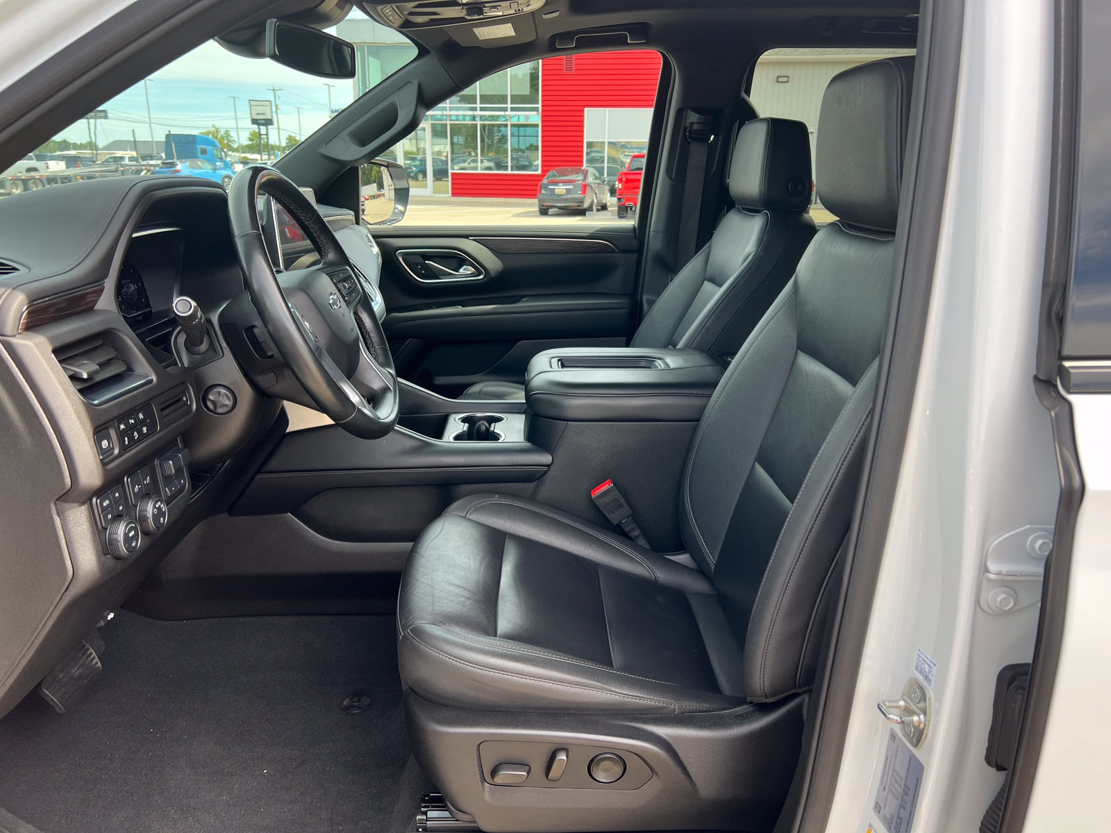 Certified 2024 Chevrolet Suburban Z71 w/ Off-Road Capability Package AWD/4WD image 5