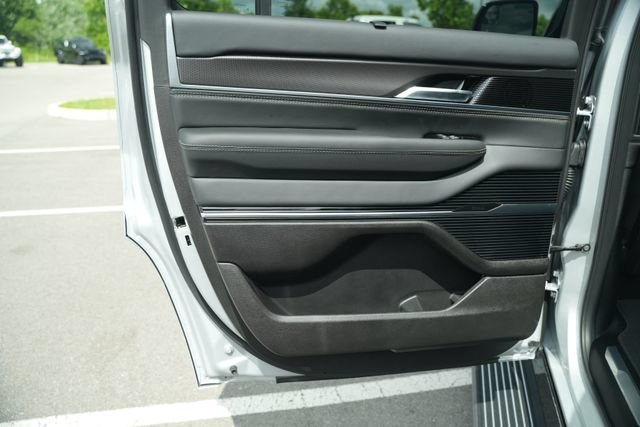 New 2026 Jeep Grand Wagoneer Summit AWD/4WD image 15