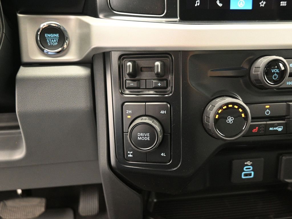 New 2026 Ford F350 XLT w/ XLT Premium Package AWD/4WD image 16