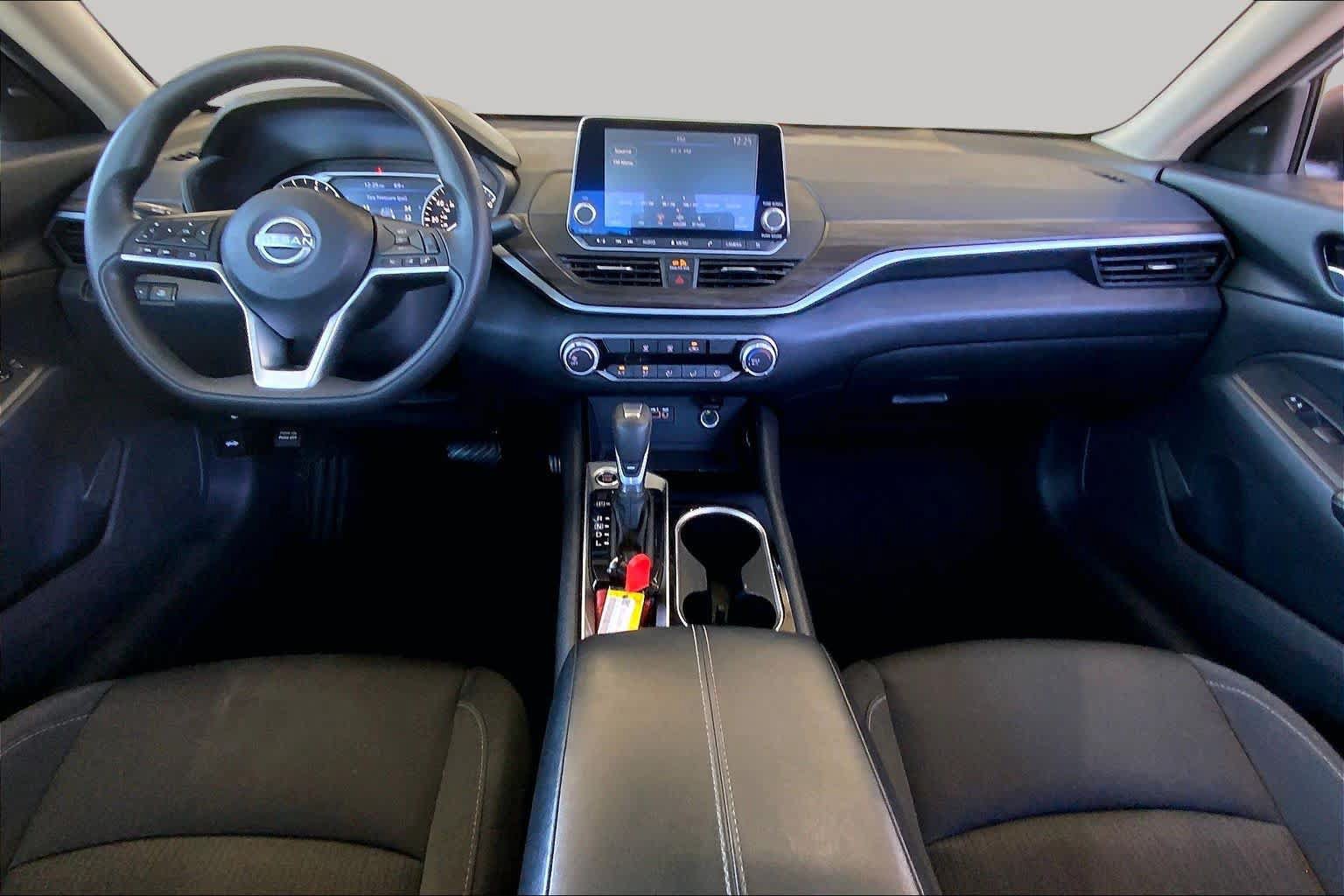 Used 2024 Nissan Altima 2.5 SV FWD image 15