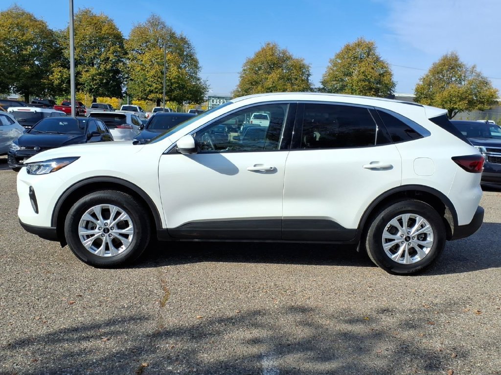 Used 2023 Ford Escape Active w/ Tech Pack #2 AWD/4WD image 2