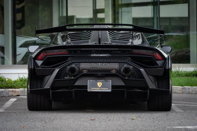 Used 2022 Lamborghini Huracan STO image 32