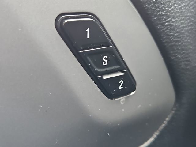 Used 2025 Chrysler Pacifica Select image 49