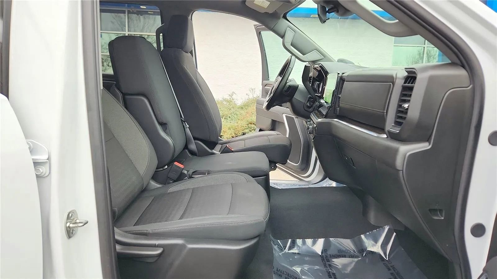 Used 2025 Chevrolet Silverado 2500 LT w/ Convenience Package image 31