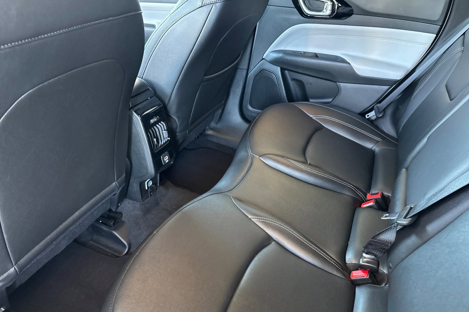 Used 2025 Jeep Compass Limited image 27