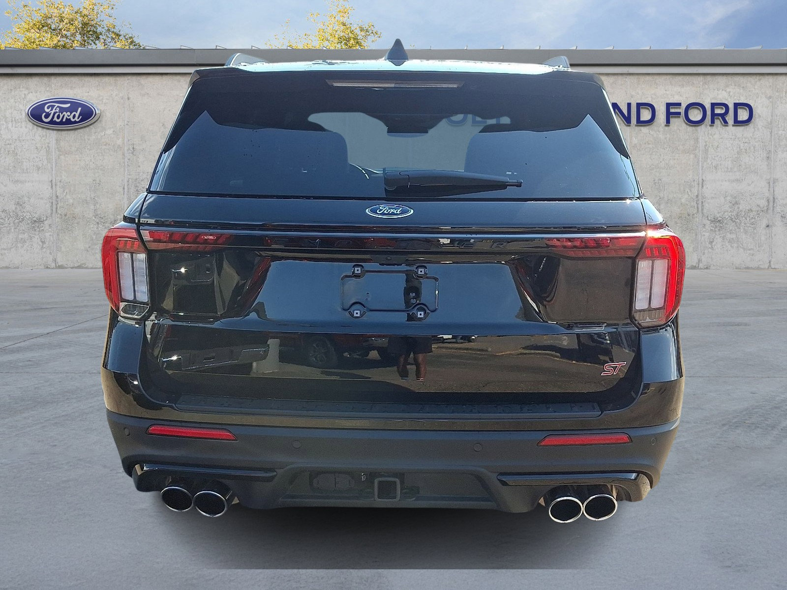 Used 2025 Ford Explorer ST image 5