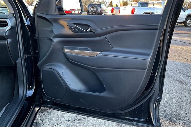 Used 2023 GMC Acadia SLE w/ Driver Convenience Package image 29