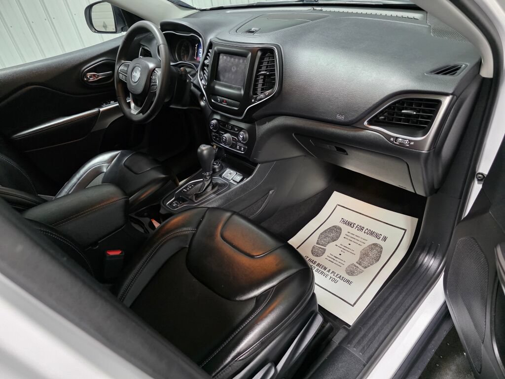 Used 2020 Jeep Cherokee Latitude Plus AWD/4WD image 7