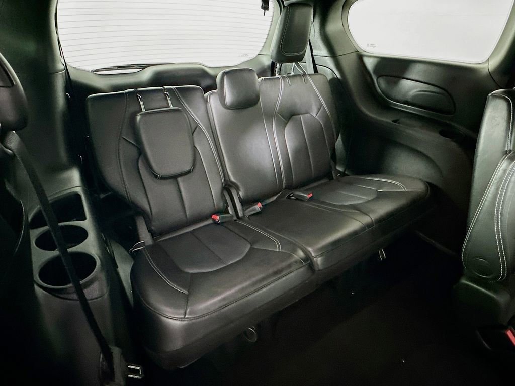 Used 2025 Chrysler Pacifica Select image 34