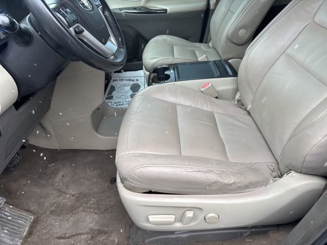 Used 2016 Toyota Sienna XLE w/ XLE Navigation Package image 19
