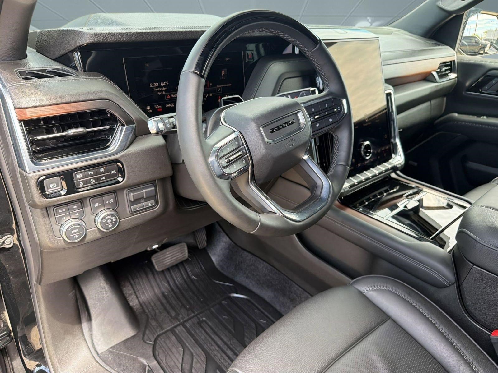 Used 2025 GMC Yukon Denali w/ Denali Reserve Package image 4