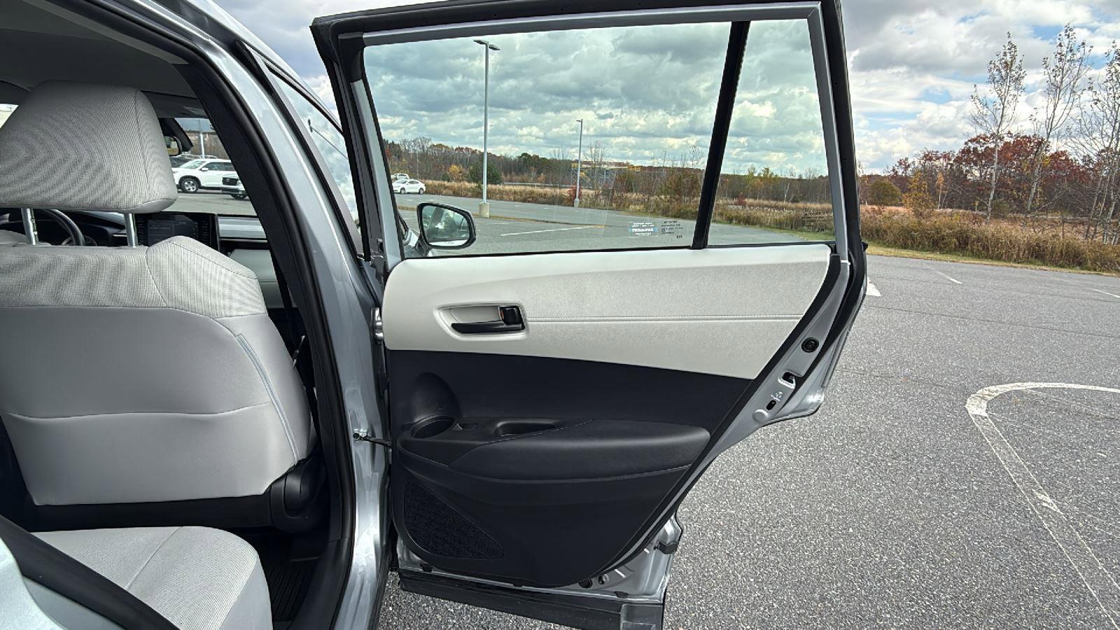Used 2022 Toyota Corolla Cross L image 18