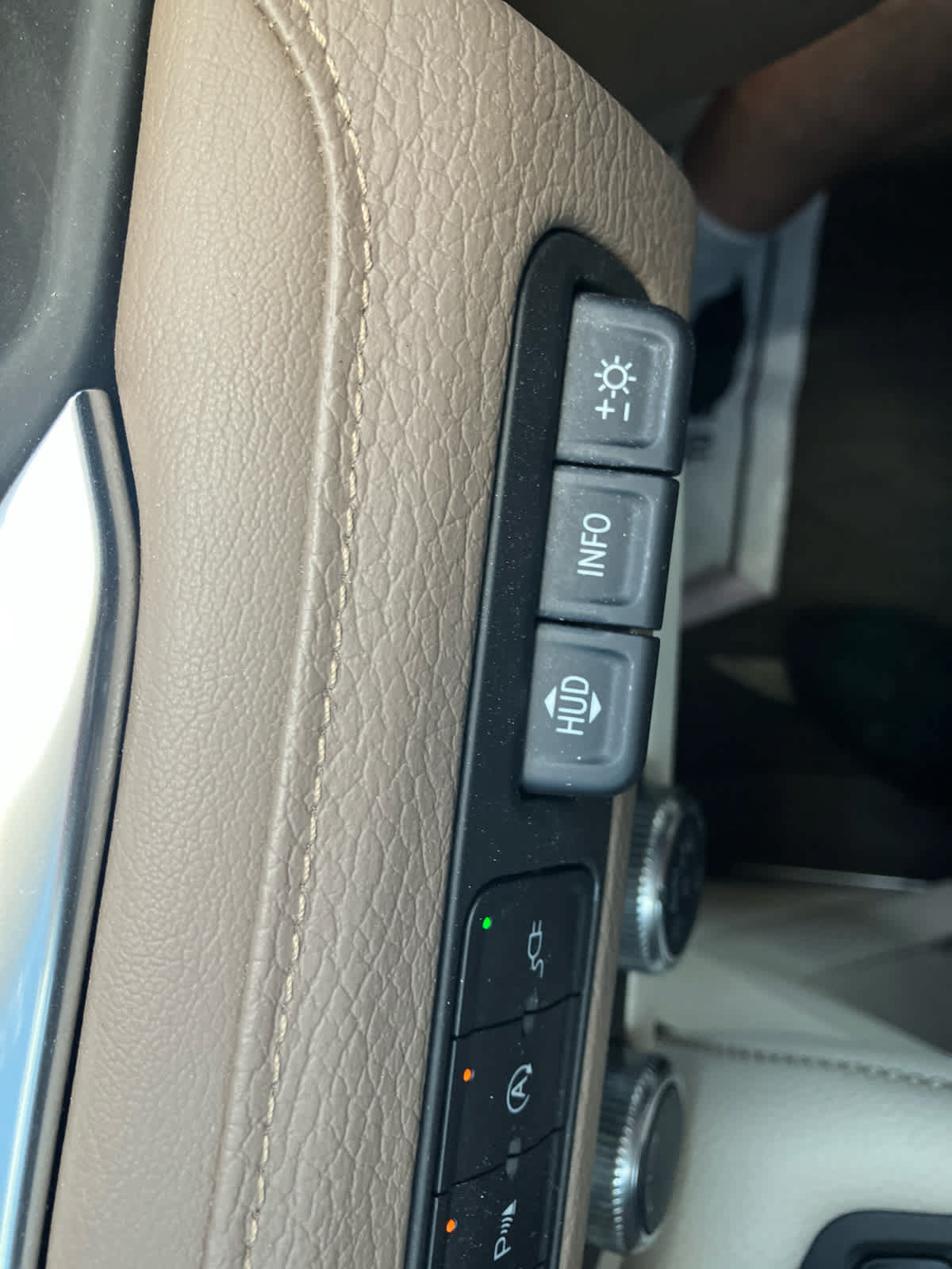 Used 2021 GMC Yukon Denali w/ Denali Premium Package RWD image 16