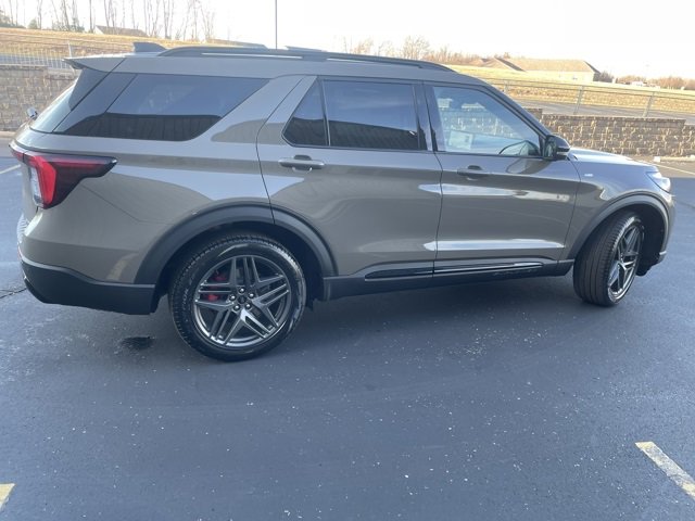 New 2026 Ford Explorer ST-Line w/ ST-Line Street Pack image 16