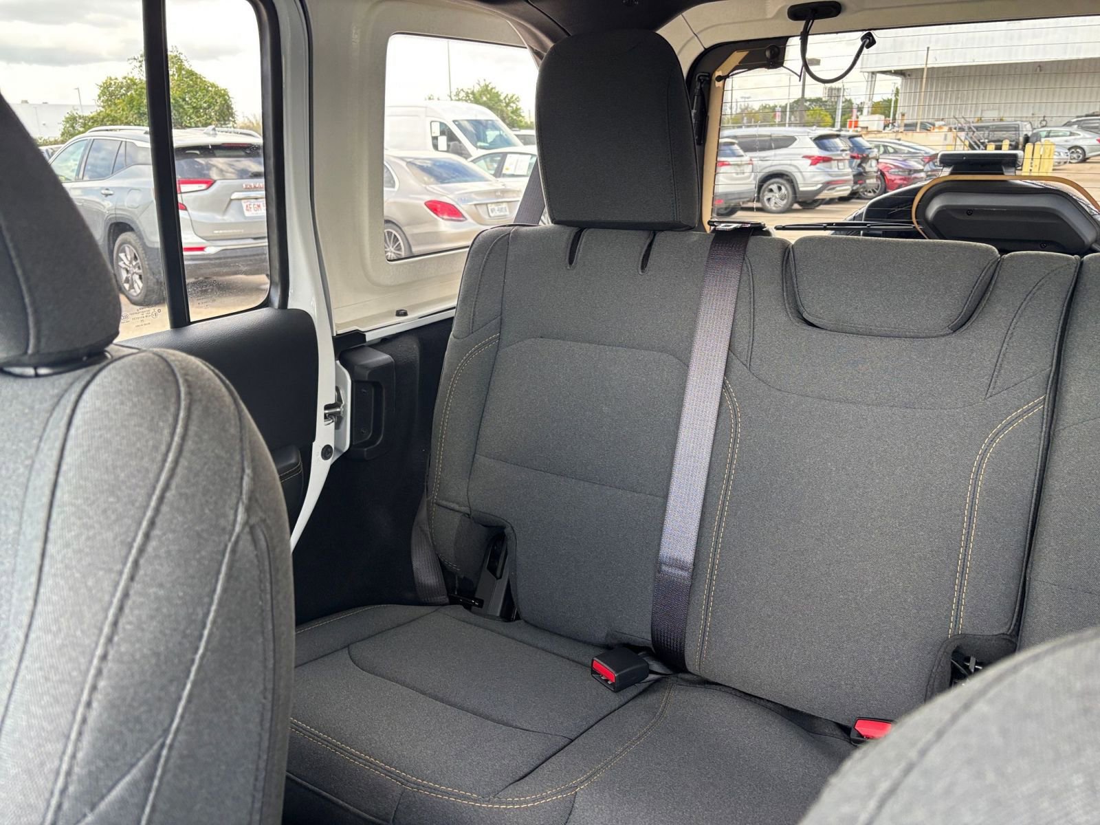 Used 2025 Jeep Wrangler Sahara image 37