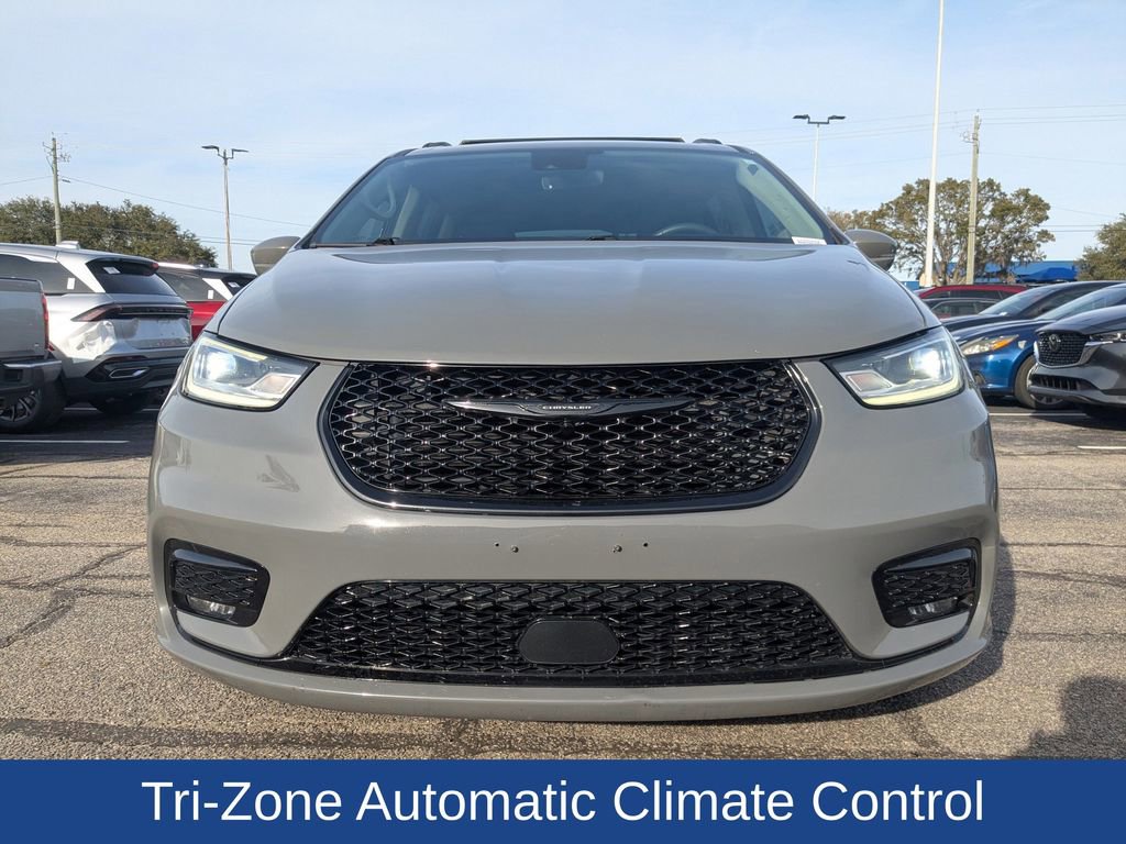 Used 2022 Chrysler Pacifica Touring-L image 10