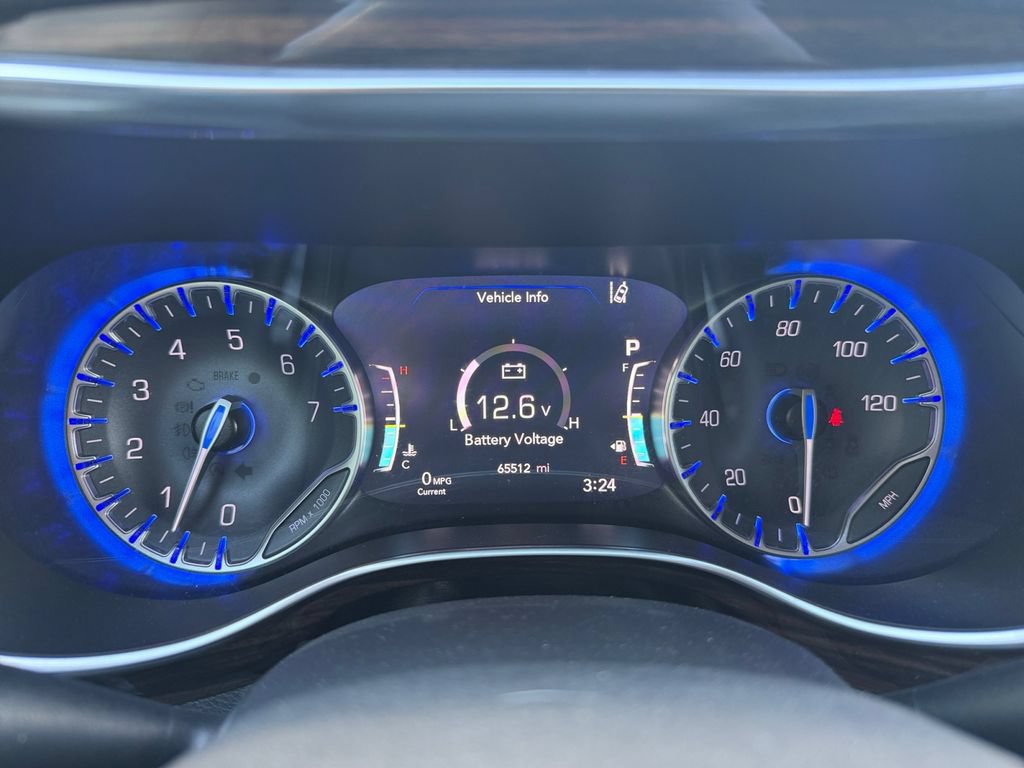 Used 2023 Chrysler Pacifica Limited FWD image 16