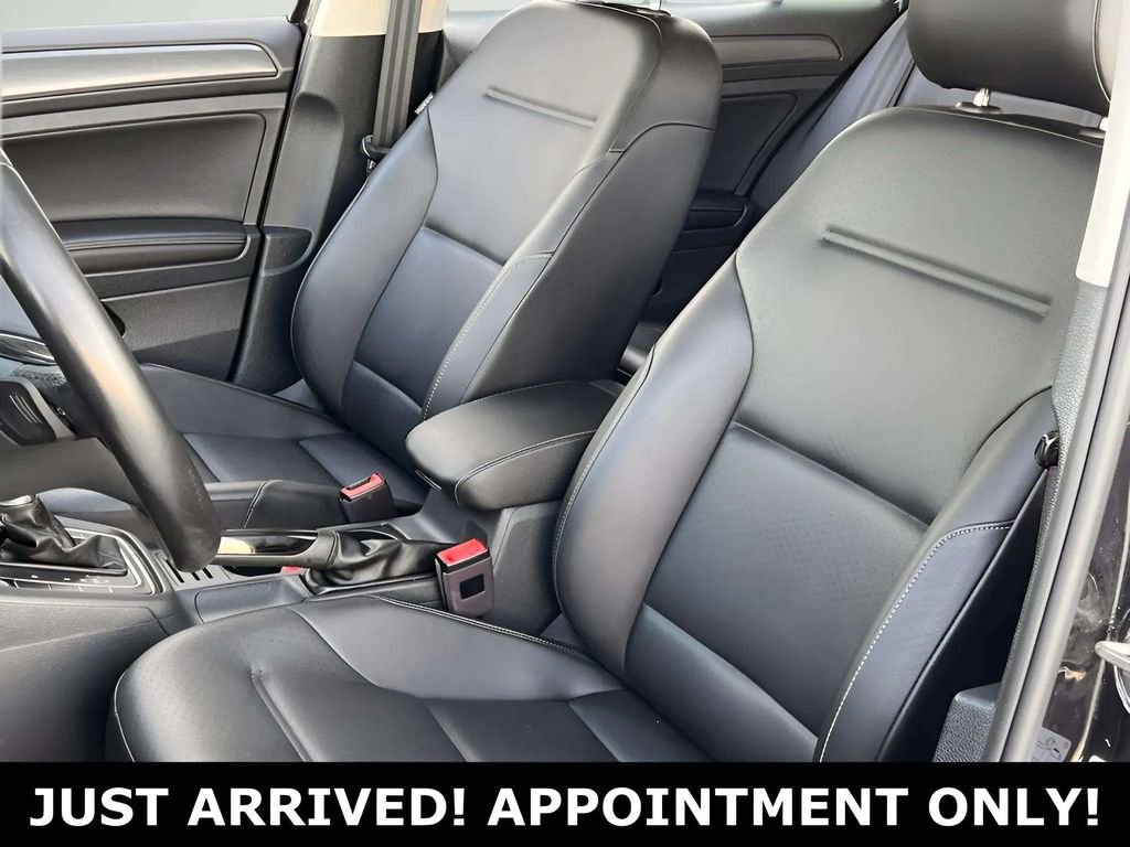 Used 2018 Volkswagen Golf SE image 10
