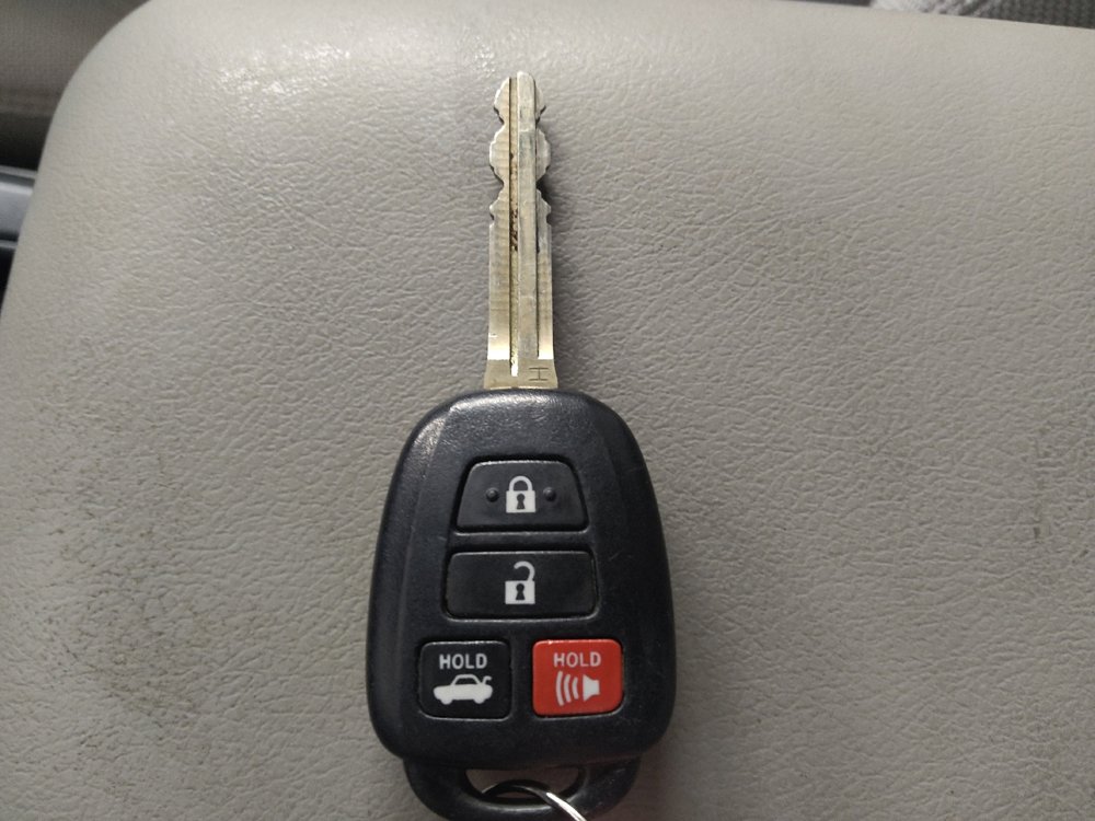 Used 2017 Toyota Camry LE FWD image 32