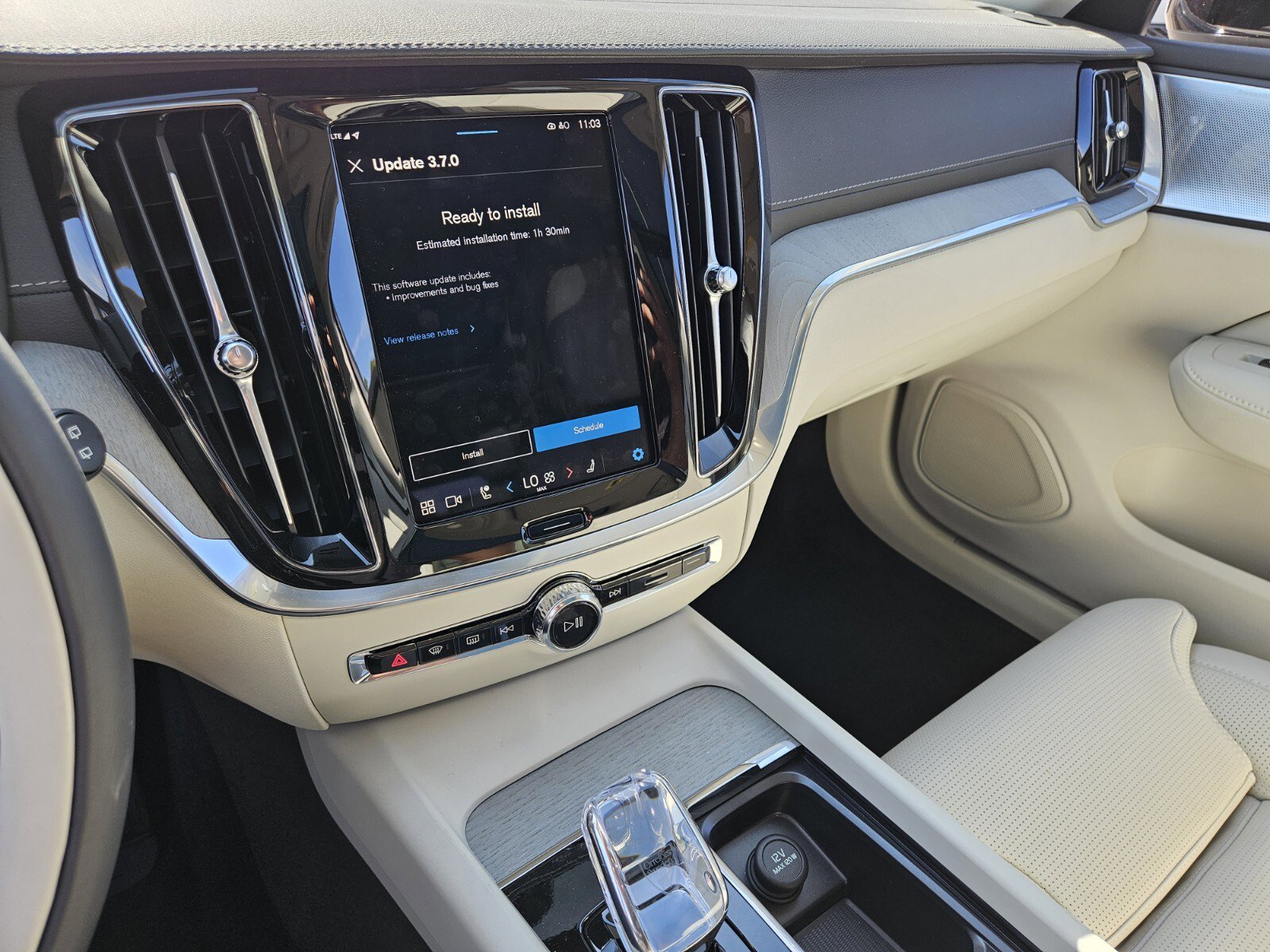 New 2025 Volvo V60 B5 Cross Country Ultra w/ Protection Package Premier image 13