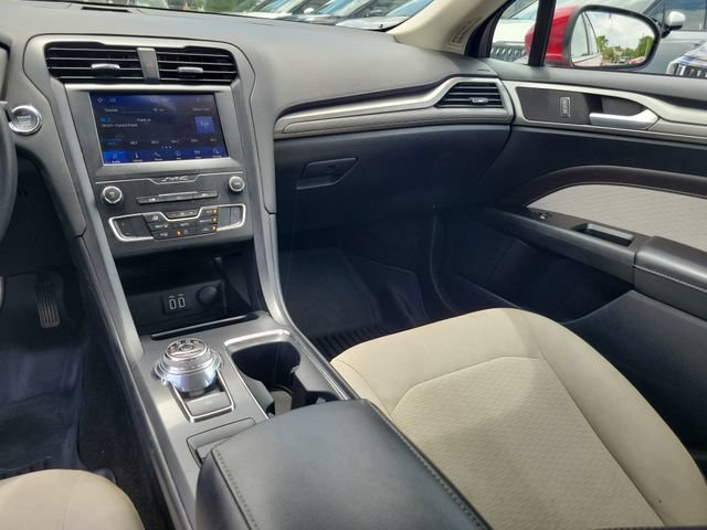 Used 2020 Ford Fusion SE w/ Equipment Group 151A FWD image 10