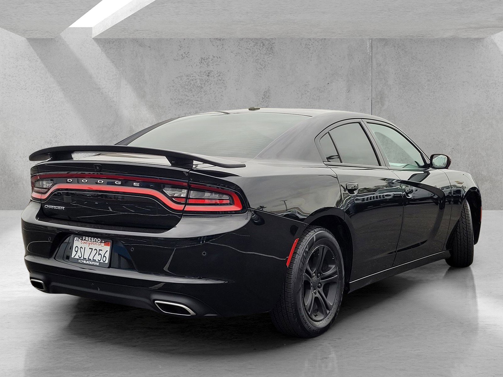 Used 2022 Dodge Charger SXT w/ Leather Interior Group RWD image 4