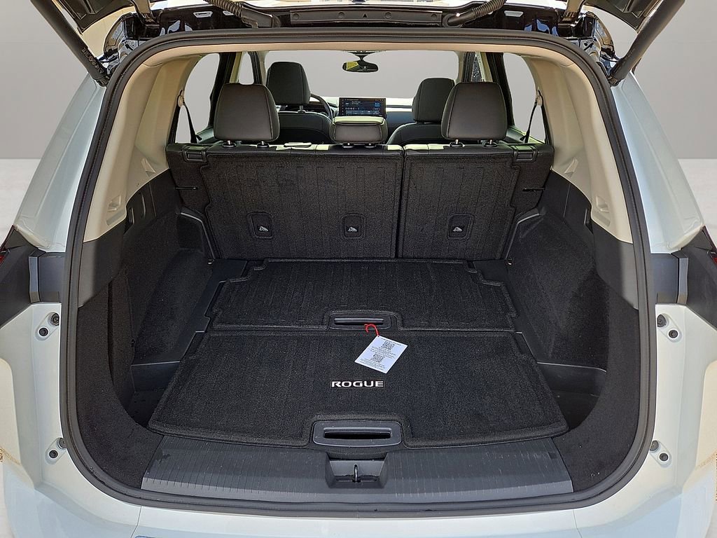 Used 2024 Nissan Rogue Platinum w/ Platinum Premium Package image 13