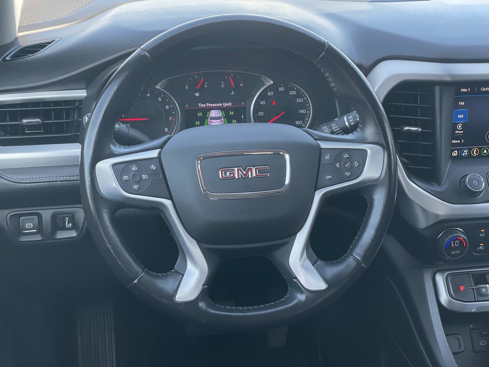 Used 2021 GMC Acadia SLT w/ Premium Package image 9