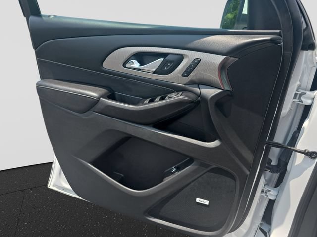 Used 2023 Chevrolet Traverse Premier FWD image 26