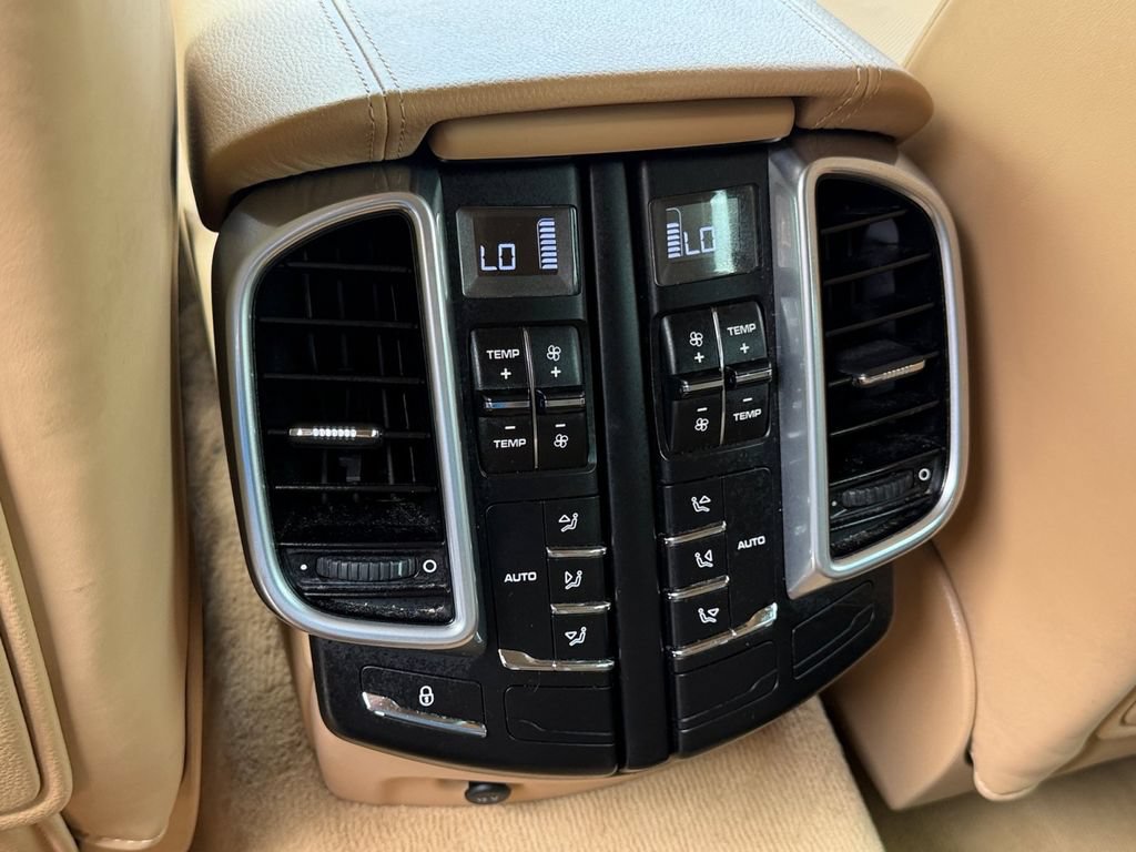 Used 2016 Porsche Cayenne AWD/4WD image 17