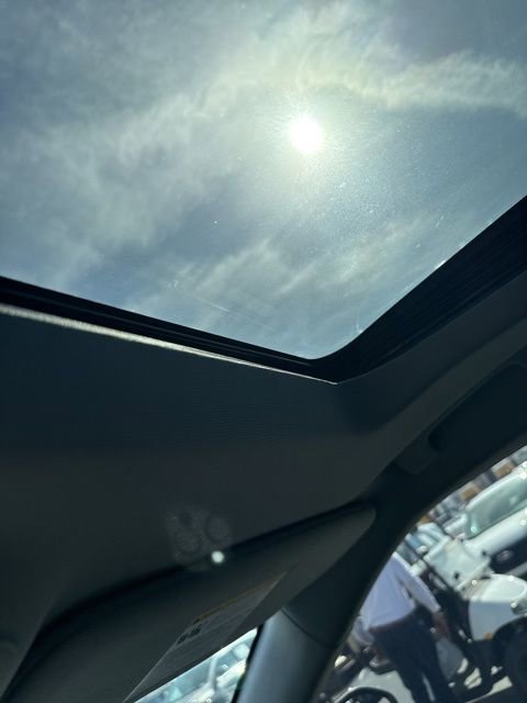 Used 2022 Ford Explorer XLT w/ Equipment Group 202A image 5