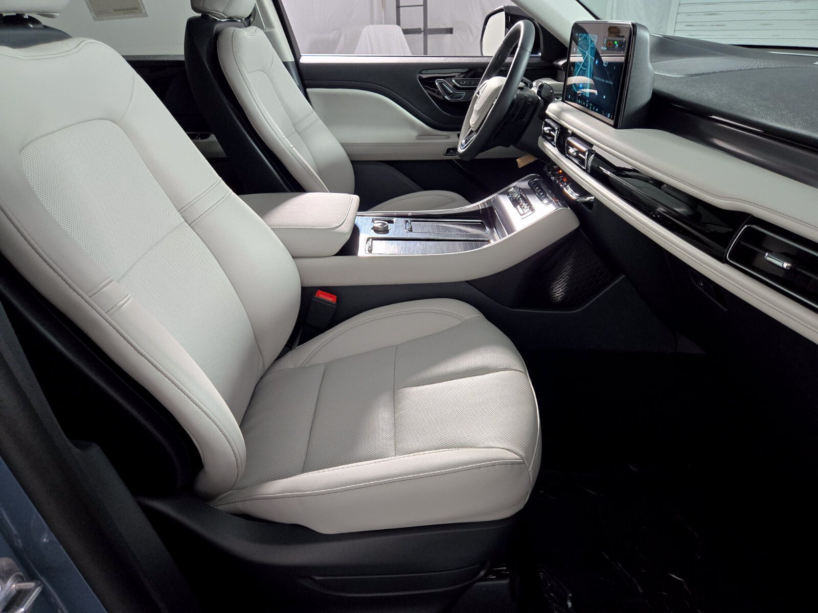 New 2026 Lincoln Aviator AWD w/ Jet Appearance Package image 21