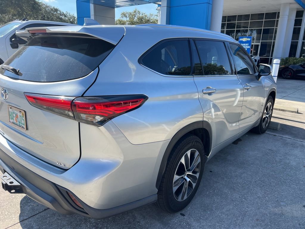 Used 2020 Toyota Highlander XLE image 2
