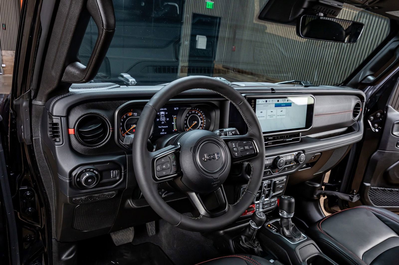Used 2025 Jeep Wrangler Unlimited Rubicon AWD/4WD image 16