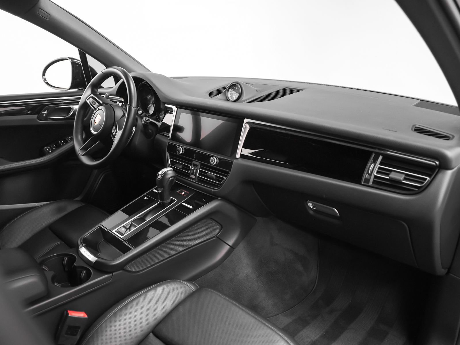 Certified 2023 Porsche Macan S image 26
