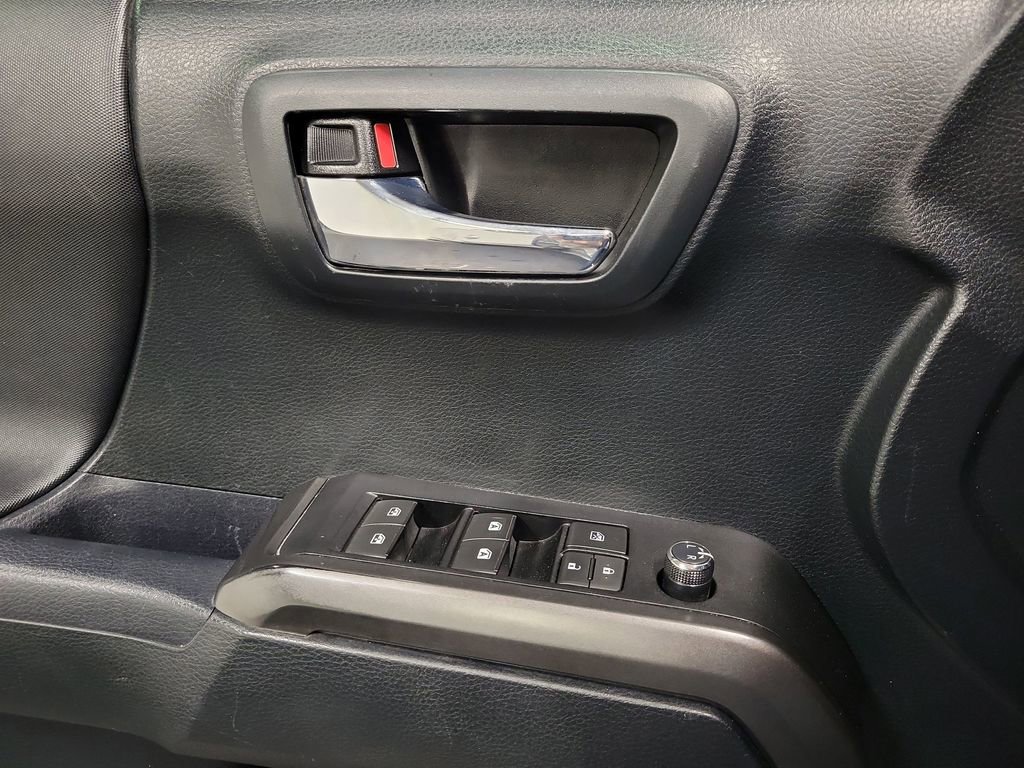 Used 2017 Toyota Tacoma TRD Off-Road w/ Premium & Technology Package image 19