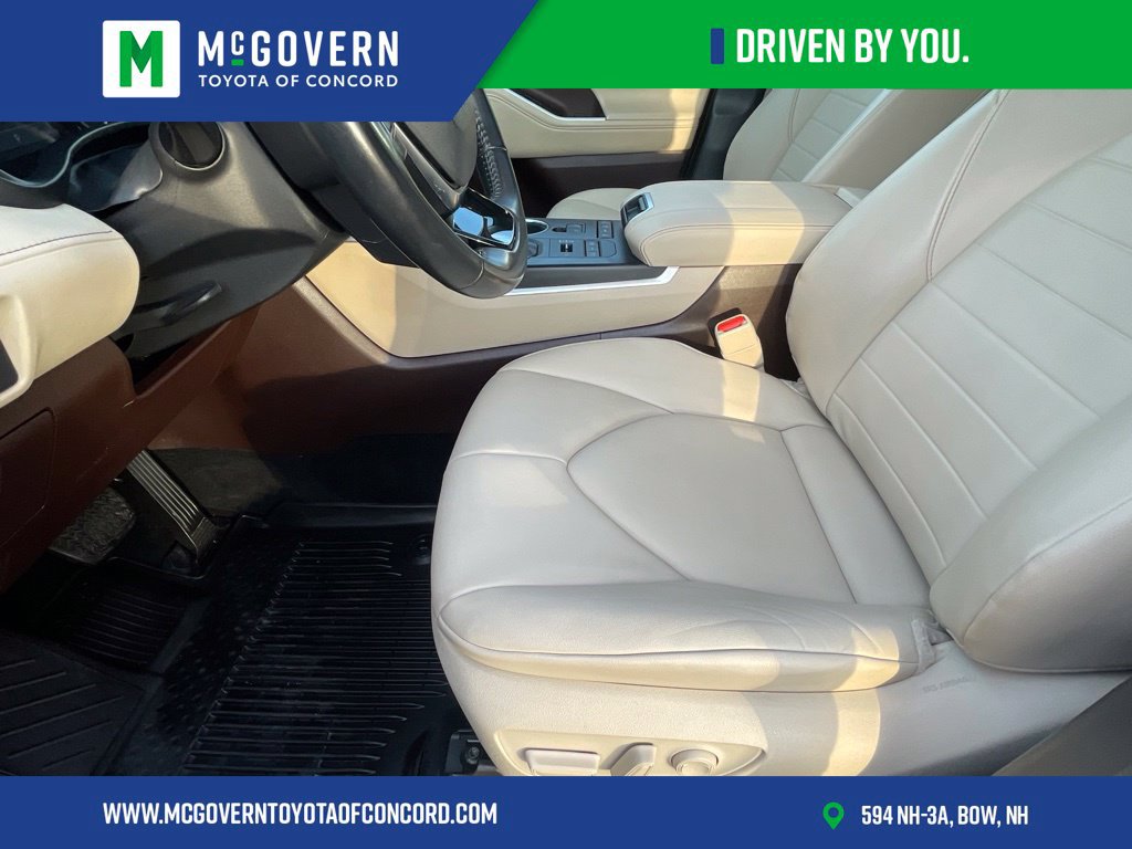 Used 2021 Toyota Highlander XLE AWD/4WD image 11