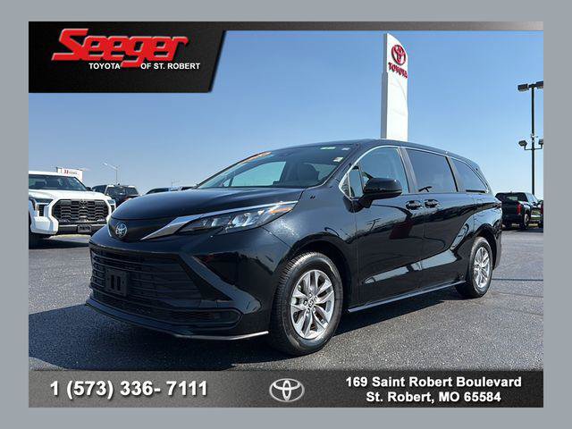 Certified 2024 Toyota Sienna LE FWD image 1