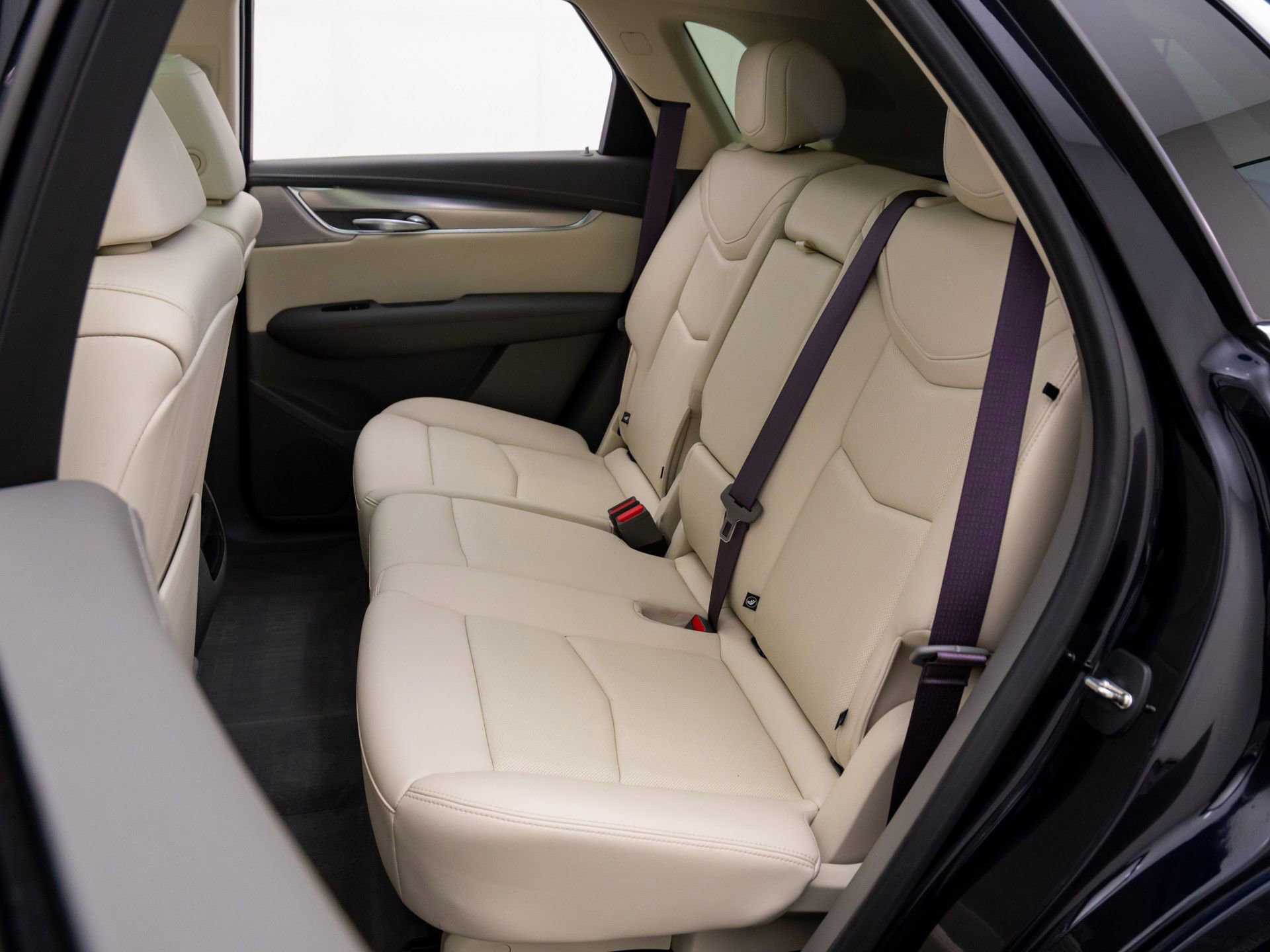 Certified 2022 Cadillac XT5 Premium Luxury w/ LPO, Floor Liner Package image 19