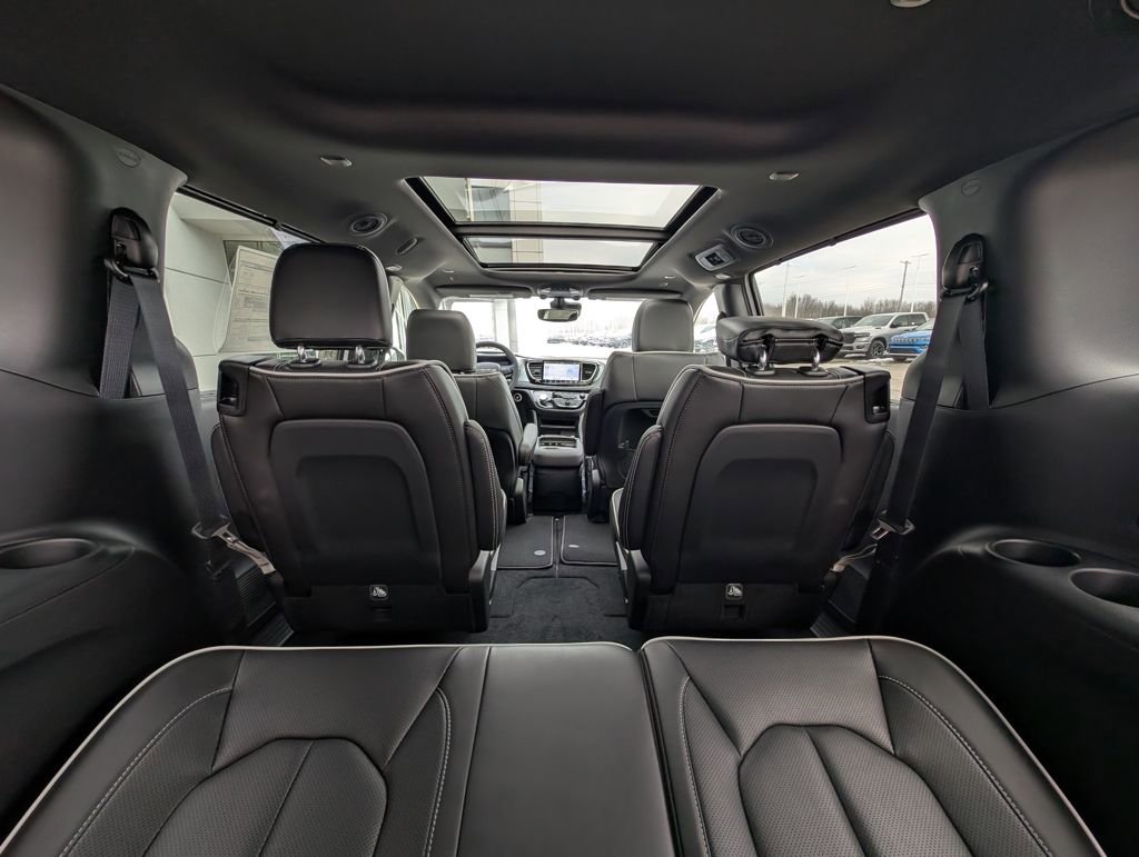 New 2026 Chrysler Pacifica Limited w/ S Appearance Package image 19