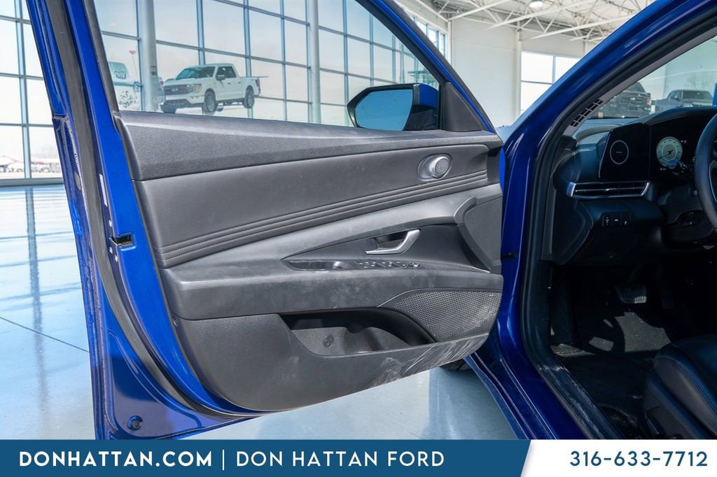 Used 2023 Hyundai Elantra Limited image 16